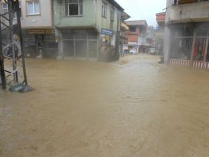 Alaplı'daki Sel Amatör Kamera Tarafından Görüntülendi