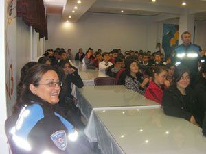 Başak’ta polislerden seminer
