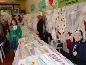 ‘Şefkat Gülleri’nden yardım kermesi