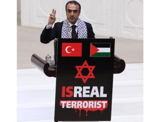 Genel Kurul kürsüsüne terörist İsrail afişi asıldı