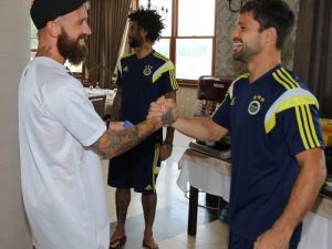 Fenerbahçeli Futbolcular Bruno Alves Ve Raul Meireles, Kampa Katıldı