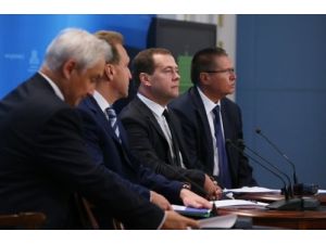 Medvedev: Dünya Korumacı Ekonomiye Gidiyor, Biz De Tedbir Alacağız