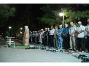 Kadir Gecesi'nde Sakal-ı Şerif İzdihamı