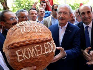 Kılıçdaroğlu'na Trabzon ekmeği hediye edildi