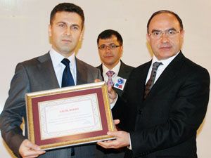 Başarılı okullara plaket