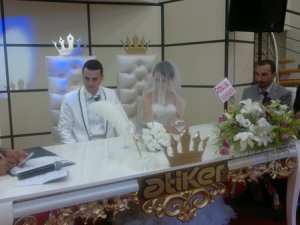 Yazar Çalışkan, kızı Gülnur'u evlendirdi