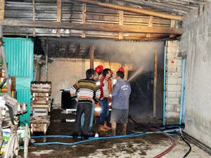 Ahırda çıkan yangın güçlükle söndürüldü