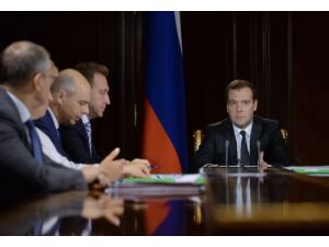 Medvedev: Yaptırım Yükü Vergilere Yansıyabilir