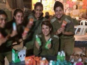 İsrailli kadın askerlere skandal hediye