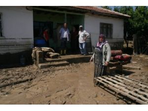 Evleri Selden Zarar Gören Vatandaşlar Devletten Yardım Bekliyor