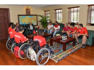 Tekerlekli Sandalye Basketbol Genç Milli Takımı, Vali Büyük’ü Ziyaret Etti