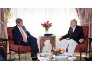 Abd Dışişleri Bakanı Kerry, Afgan Lider Karzai İle Görüştü