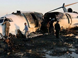 İran'da yolcu uçağı düştü: Onlarca ölü var