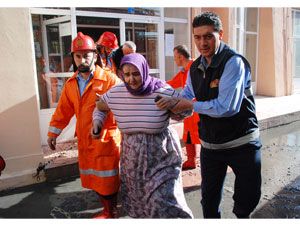 Sitedeki yangında 12 kişi zehirlendi