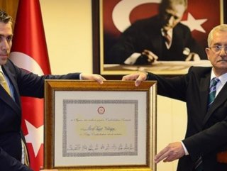 Erdoğan'ın mazbatası Cemil Çiçek'e verildi