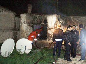 Sobadan sıçrayan kıvılcım bir evi kül etti