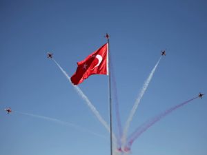 Türk Yıldızları büyülüyor