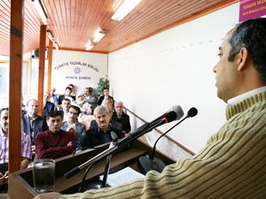 Kur’an insanlar için bir yol göstericidir