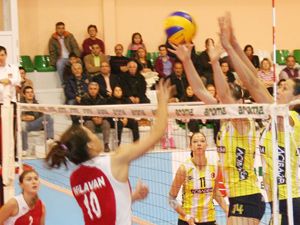 Ereğli Vakıfbank’a 3-0’la boyun eğdi