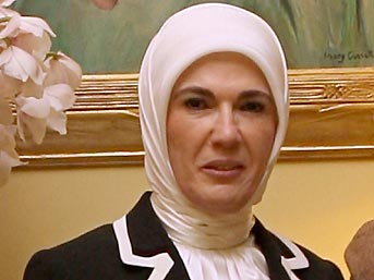 Hayrünnisa Gül'den Emine Erdoğan'a da tepki