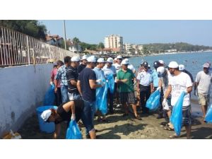 Temiz Bir Çevre İçin Arsuz Sahili Temizlendi