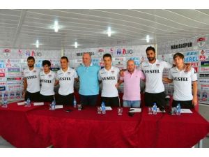 Manisaspor, Kadrosuna Kattığı Altı Futbolcuyla Sözleşme İmzaladı