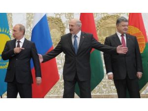 Putin Ve Poroşenko’nun İlk Yüz Yüze Görüşmesi 2 Saat Sürdü