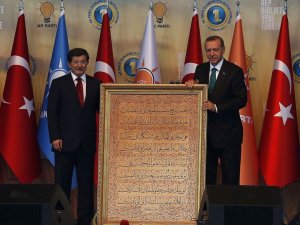 Davutoğlu'ndan Erdoğan'a sürpriz hediye