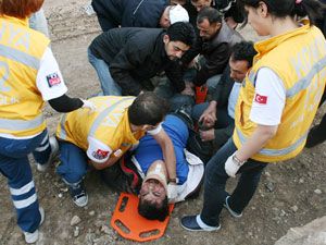 Kulaklıkla müzik dinleyen gence lokomotif çarptı