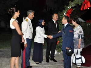 Vali Erol'dan Zafer Bayramı kokteyli