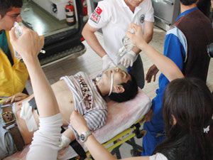 Öğrencilerin kavgası kanlı bitti: 3 yaralı