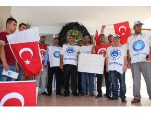 Eğitimcilerden 7 Bin Okul Müdürünün Görevden Alınmasına Siyah Çelenkli Protesto