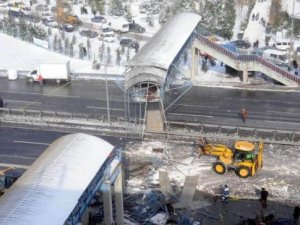 Yıkılan Üst Geçit Kaldırıldı