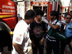 Yangında mahsur kalan kardeşler kurtarıldı