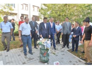 Beşiktaş Belediye Başkanı Hazinedar Park Temizledi