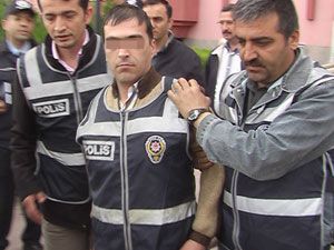 Kızını görmek için boşandığı eşini rehin aldı