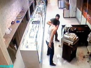 Pastanede bıçaklı kavga 1 yaralı