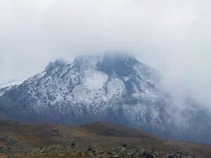 Erciyes'e mevsimin ilk karı yağdı