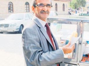 Konyalı iş adamı Mercedes'iyle simit satıyor