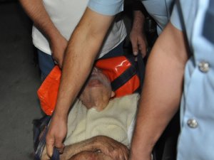 Evde mahsur kalan yaşlı adamı itfaiye kurtardı