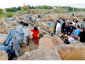 Sempozyum Sanatçıları Eskişehir’in Tarihi Yerlerini Gezdi