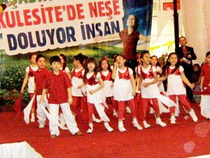 Çocuklar, Kulesite’de bayram sevincini yaşadı