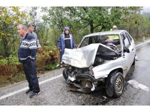 Yağmurla Kayganlaşan Yolda Kaza: 1 Ölü, 3 Yaralı (2)