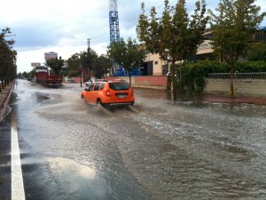 Sanayide bazı yollar göle döndü