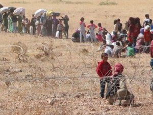 IŞİD'ten kaçan Kürtler Türkiye sınırına yığıldı