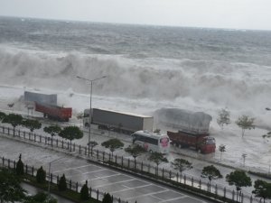 Giresun'da dev dalgalar