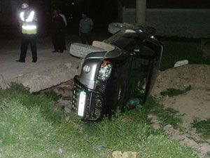 Virajı alamadı, köprüden uçtu: 1 yaralı