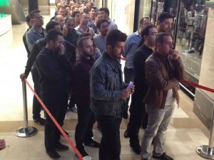Konya'da iphone kuyruğu