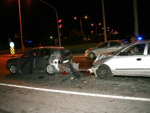 Konya'da otomobil trafik ışıklarında duran araca çarptı: 10 yaralı