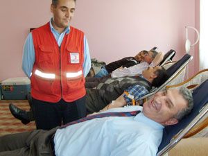 Cihanbeyli'de polisler kan bağışladı